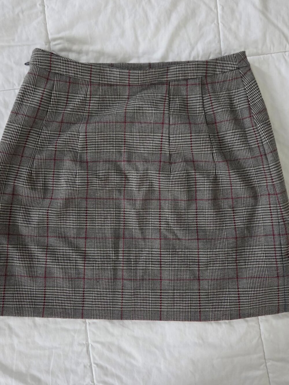 Mini skirt with lining gray checked pattern with red